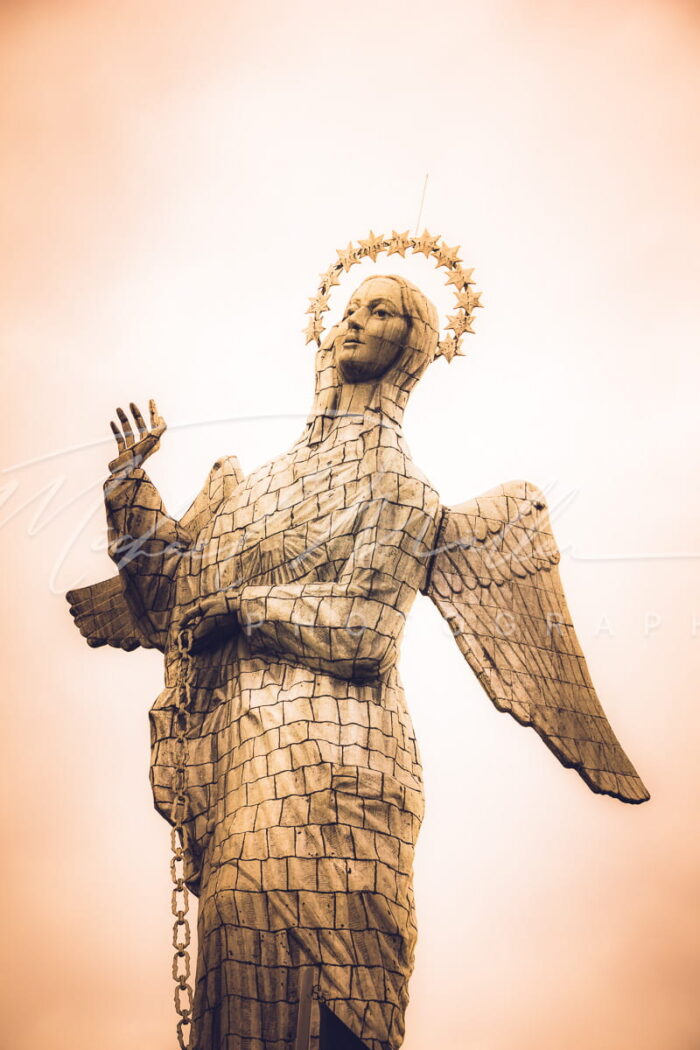 virgen del panecillo en quito fotografia michael muller ecuador