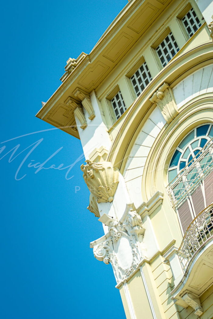 Edificio Martín Avilés en Guayaquil fotografia michael muller