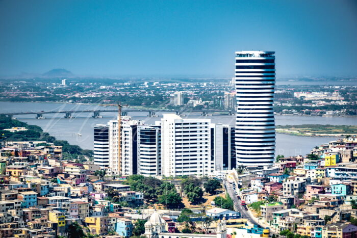 puerto santa ana edificios en Guayaquil foto michael muller