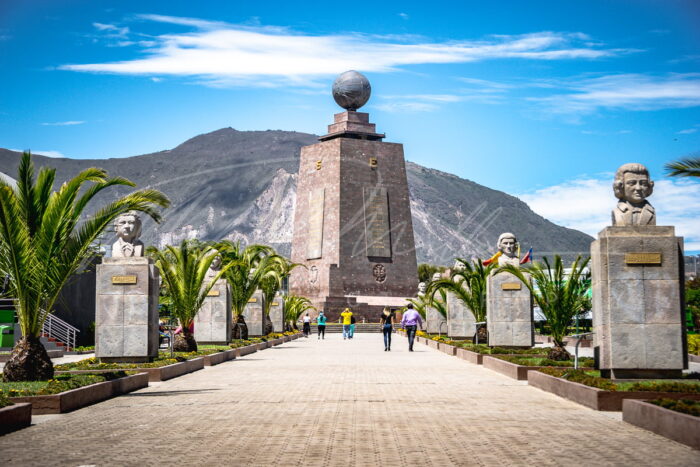 monumento mitad del mundo quito fotografia imprime michael muller