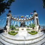 Monumento Simón Bolivar y San Martin - La Rotonda en Guayaquil foto michael muller