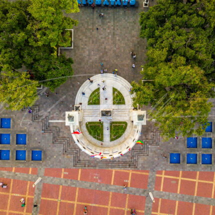 Monumento Simón Bolivar y San Martin aérea dron Guayaquil