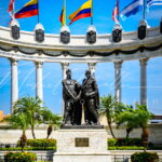 Monumento Simón Bolivar y San Martin - La Rotonda en Guayaquil foto michael muller