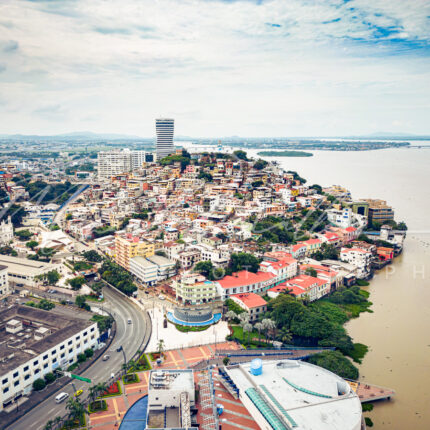 dron cerro santa ana panoramica en Guayaquil foto michael muller