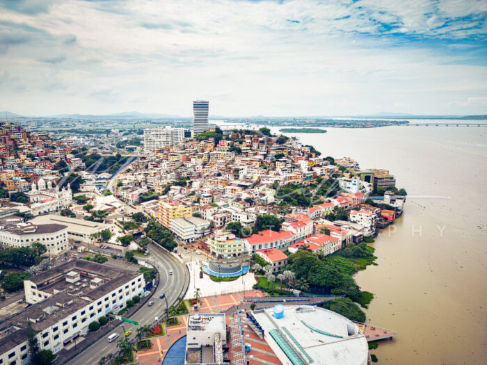 dron cerro santa ana panoramica en Guayaquil foto michael muller