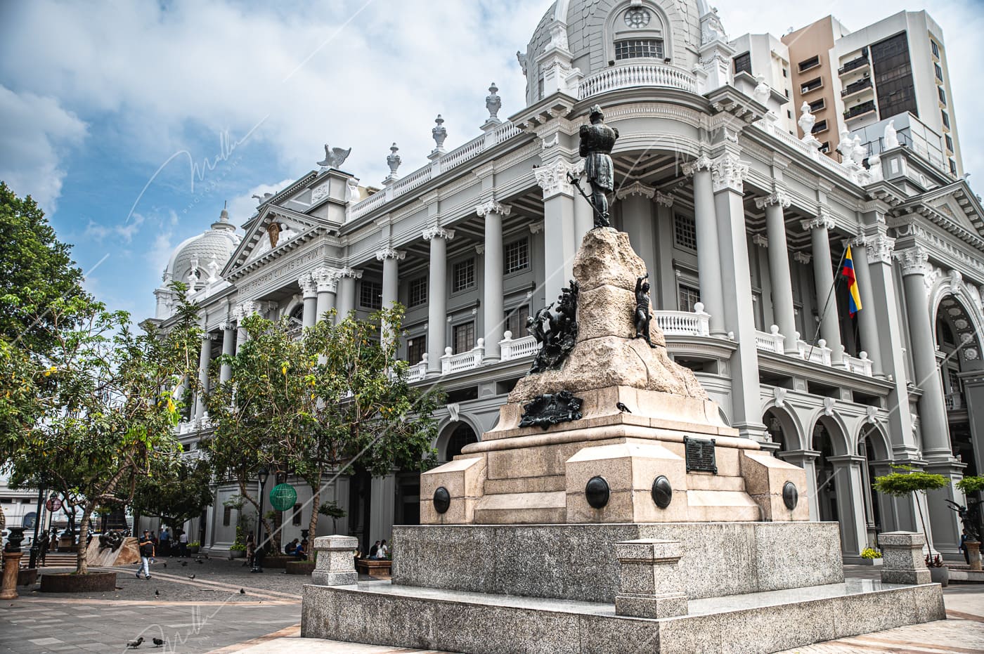 20251118-guayaquil ecuador-wm-2 Monumento a Antonio José de Sucre y Palacio Municipal de Guayaquil foto michael muller