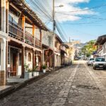 Calles Tradicionales del Centro de Vilcabamba, Loja foto michael muller