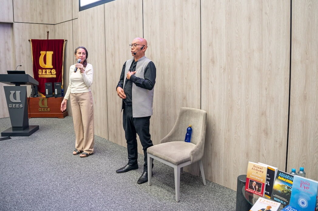 Conferencia "5 Niveles de Inteligencia para Líderes de Líderes" en la UEES.